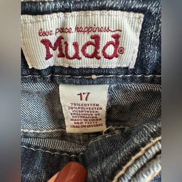 Mudd Vintage Cropped Jeans Low Rise Juniors Size 17 Excellent Condition - Picture 2 of 4
